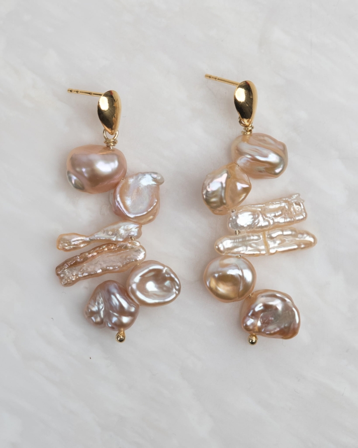 warszawskie-sklepy-cynamonowe-kolczyki-srebrne-wiszace-z-perlami-cassia-jagg