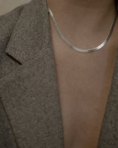 srebrny lancuszek zmijka