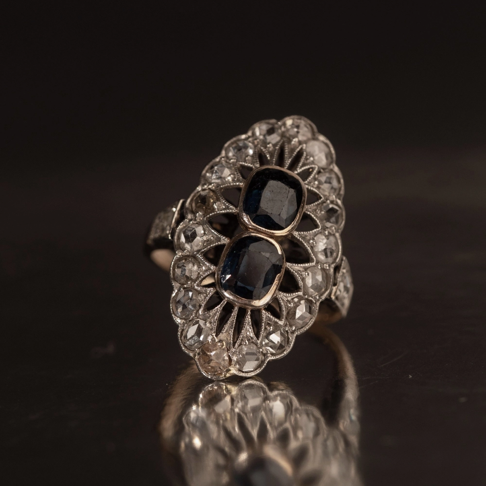 PIERŚCIONEK Z SZAFIRAMI I DIAMENTAMI