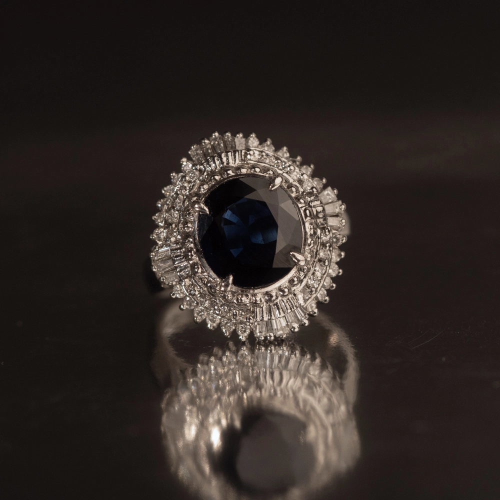 PIERŚCIONEK Z SZAFIREM I DIAMENTAMI