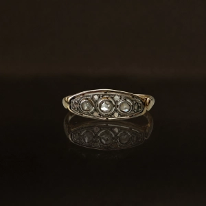 Pierscionek art deco z diamentami.png